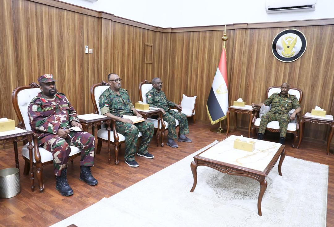 IMG-20240717-WA0028 رئيس مجلس السيادة يلتقي وفد اللجنة القومية للإستنفار والمقاومة الشعبية