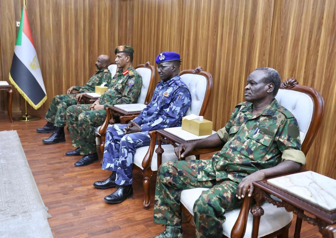 IMG-20240717-WA0029 رئيس مجلس السيادة يلتقي وفد اللجنة القومية للإستنفار والمقاومة الشعبية