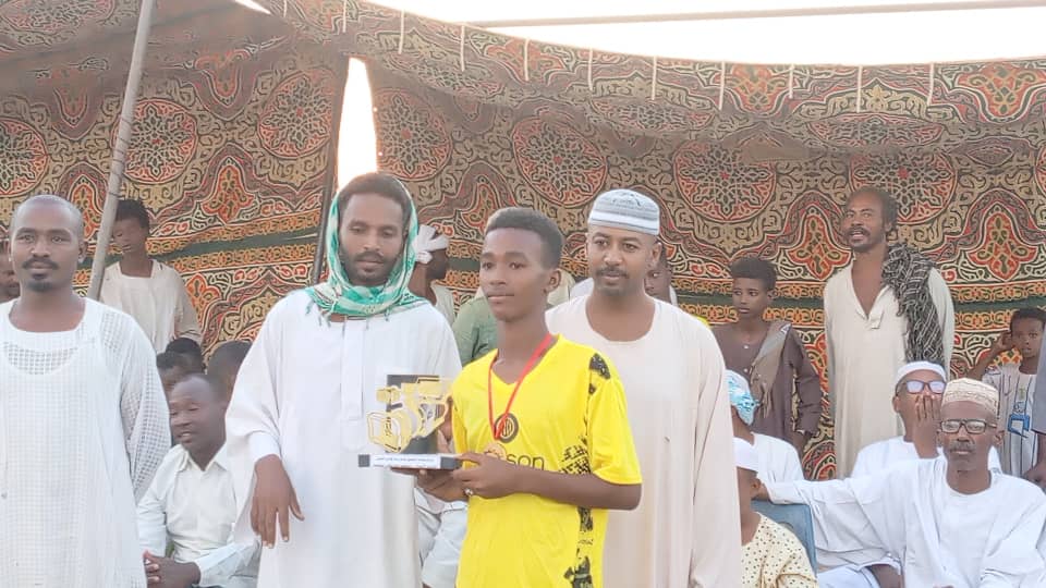 IMG-20251010-WA0001 والي الخرطوم يكرم شهداء حي الضباط بأمدرمان ويعلن عن جملة القرارات الداعمة لأسرهم